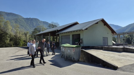 Začetek nadgradnje ČN Tolmin_postavitev table (Špela Kranjc)